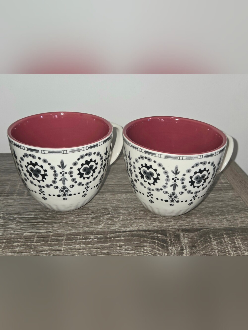 Set of 2 Anthropologie Lina Hand Painted Stoneware Coffee Mugs 14.5oz SEE DESCRI
